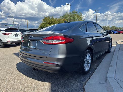 Used 2020 Ford Fusion SE image 5