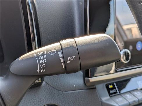 Used 2025 Toyota Camry SE image 9