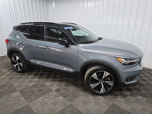 Used 2022 Volvo XC40 P8 Recharge Plus image 1