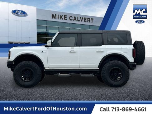 Used 2023 Ford Bronco Outer Banks AWD/4WD image 2