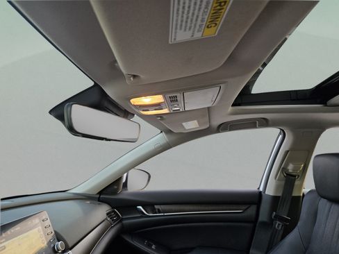 Used 2018 Honda Accord Touring image 14