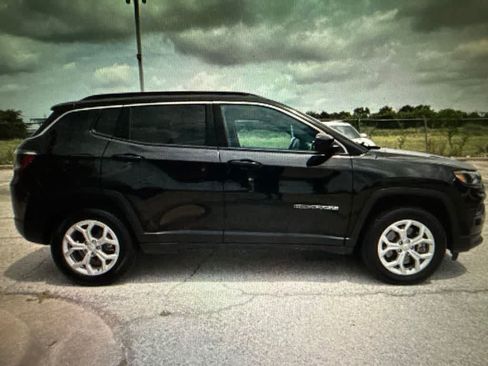 Used 2024 Jeep Compass Latitude AWD/4WD image 5