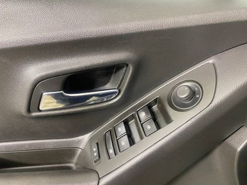 Used 2018 Chevrolet Trax LS image 13