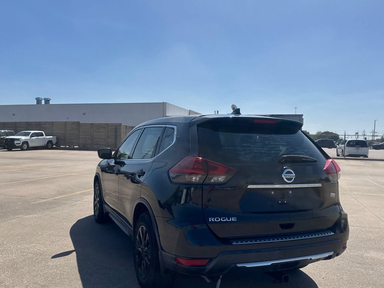 Used 2019 Nissan Rogue S FWD image 18
