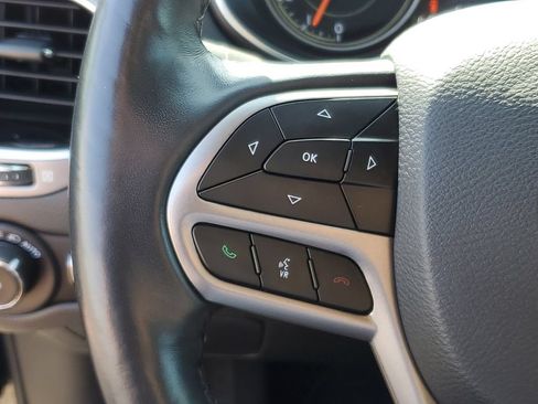 Used 2020 Jeep Cherokee Limited AWD/4WD image 12