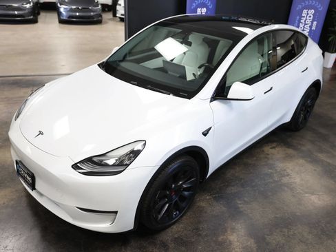 Used 2021 Tesla Model Y Long Range AWD/4WD image 17