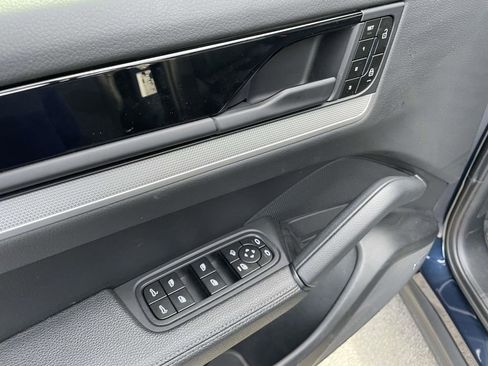 Used 2024 Porsche Cayenne image 27