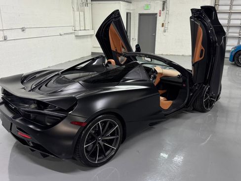 Used 2020 McLaren 720S Spider image 18