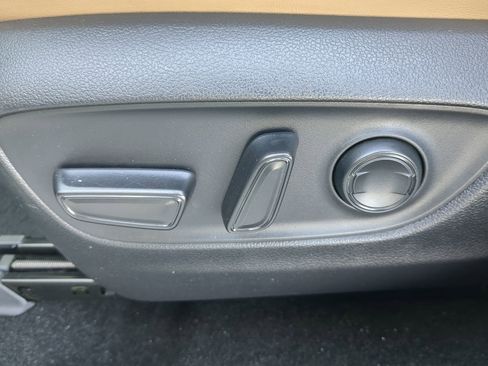 Used 2020 Toyota RAV4 Limited image 29