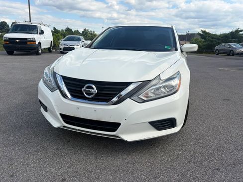 Used 2017 Nissan Altima 2.5 S w/ Power Driver Seat Package FWD image 2
