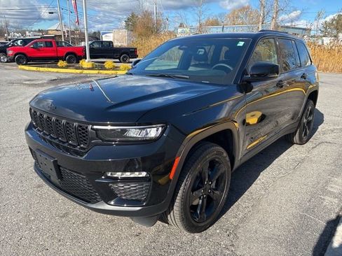 New 2025 Jeep Grand Cherokee Limited w/ Black Appearance Package AWD/4WD image 3