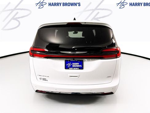 New 2026 Chrysler Pacifica Select image 28