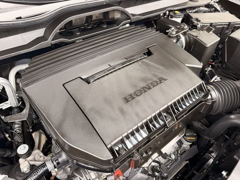 Certified 2025 Honda Pilot Touring image 34