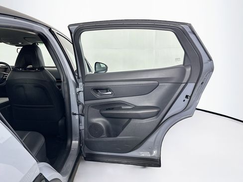 Used 2023 Nissan Ariya FWD image 30