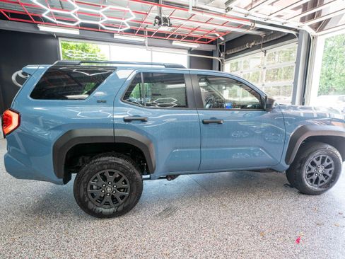 New 2026 Toyota 4Runner SR5 AWD/4WD image 4
