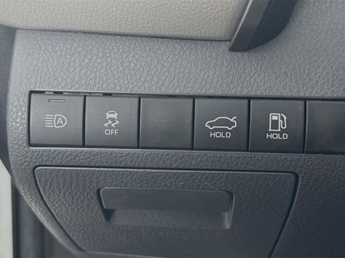 Used 2020 Toyota Camry SE FWD image 23