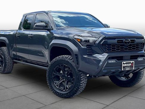 Used 2025 Toyota Tacoma TRD Off-Road w/ TRD Off Road Upgrade Package AWD/4WD image 3