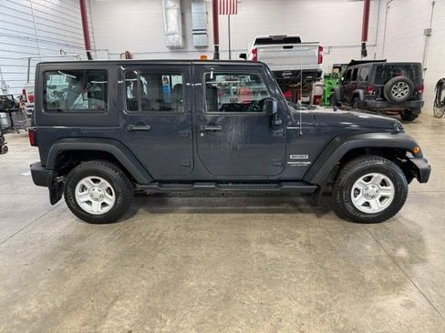 Used 2018 Jeep Wrangler Unlimited Sport AWD/4WD image 7