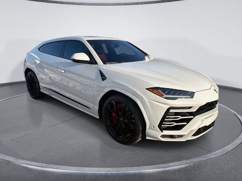 Used 2022 Lamborghini Urus image 2