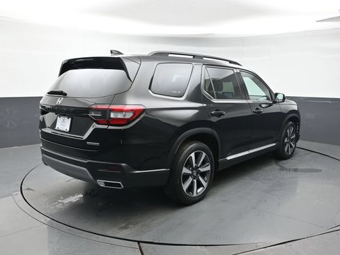 Used 2023 Honda Pilot Touring image 6