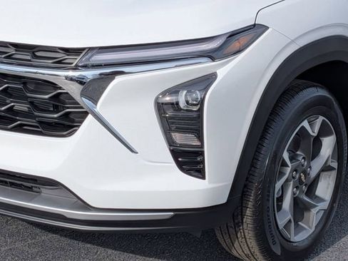 New 2026 Chevrolet Trax LT image 9