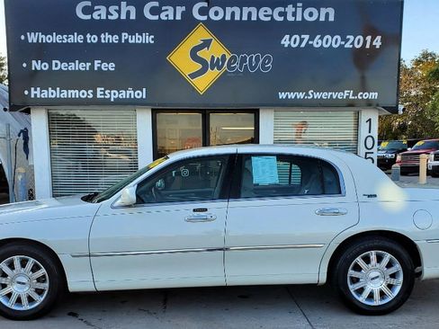 Used 2006 Lincoln Town Car Signature Limited image 9