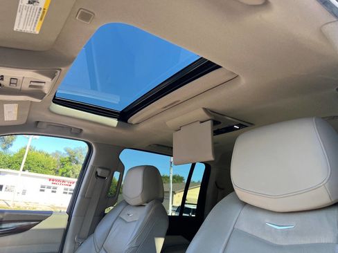 Used 2017 Cadillac Escalade ESV Luxury image 10