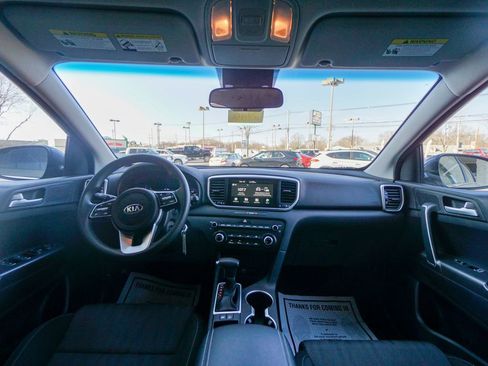 Used 2022 Kia Sportage LX image 2