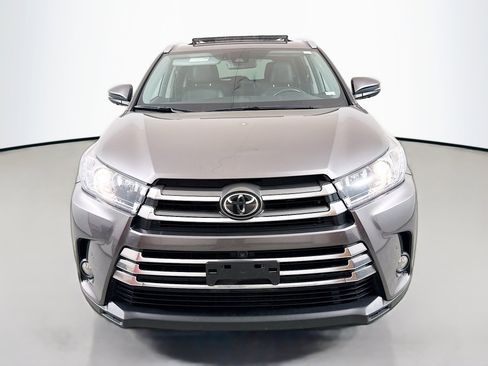 Used 2018 Toyota Highlander Limited Platinum image 2