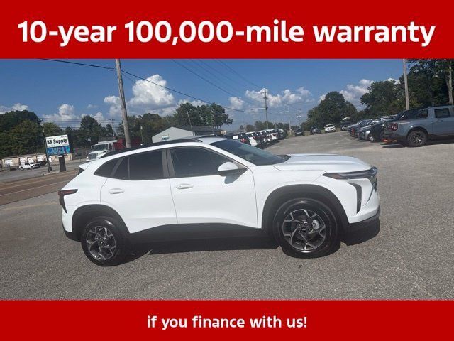 Used 2025 Chevrolet Trax LT w/ LT Convenience Package FWD image 14