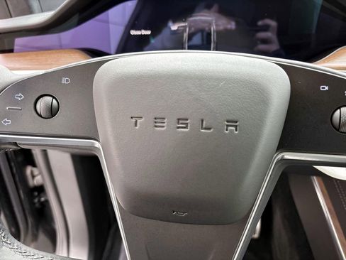 Used 2022 Tesla Model X image 17