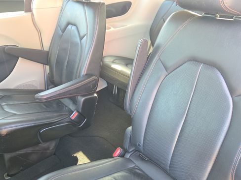Used 2020 Chrysler Pacifica Touring-L Plus FWD image 26