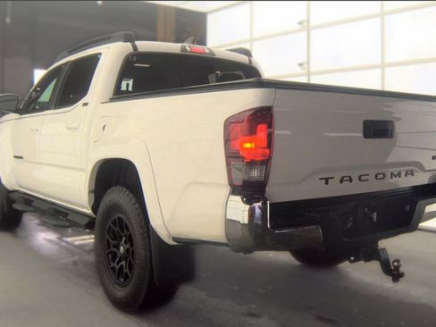 Used 2021 Toyota Tacoma SR5 RWD image 7