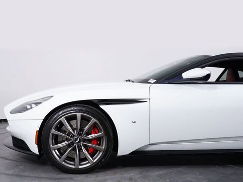Used 2018 Aston Martin DB11 V12 image 23