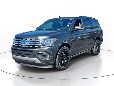 Used 2021 Ford Expedition Limited image 3