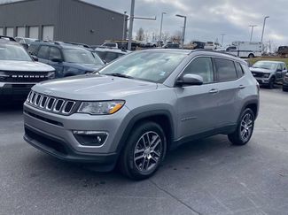 Used 2019 Jeep Compass Latitude FWD video 3