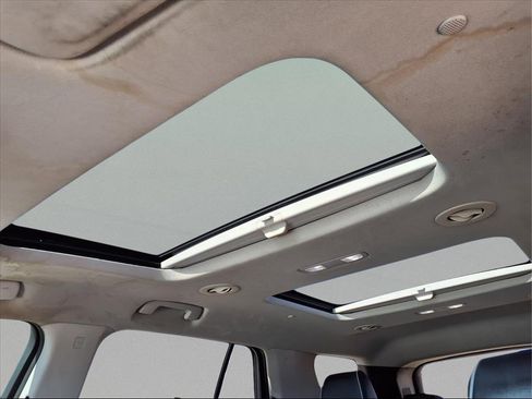 Used 2021 Chevrolet Traverse High Country image 18