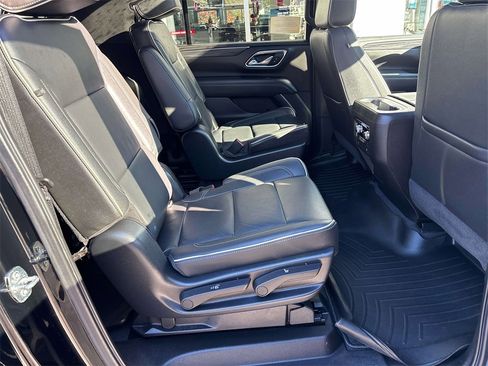 Used 2021 GMC Yukon XL SLT w/ SLT Premium Package image 18