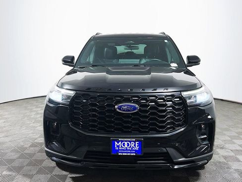 Used 2025 Ford Explorer ST-Line w/ ST-Line Street Pack AWD/4WD image 2