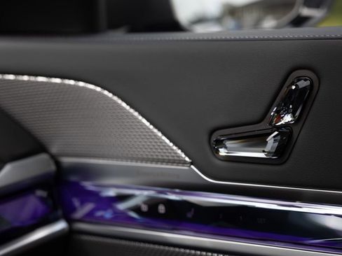 Used 2024 BMW 760i xDrive w/ Premium Package 2 image 38