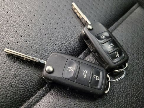 Used 2017 Volkswagen Jetta SE image 32