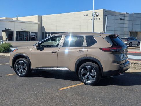 Used 2024 Nissan Rogue SV image 4