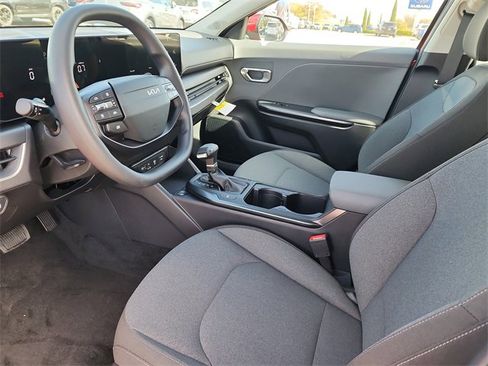 New 2025 Kia K4 LXS image 11