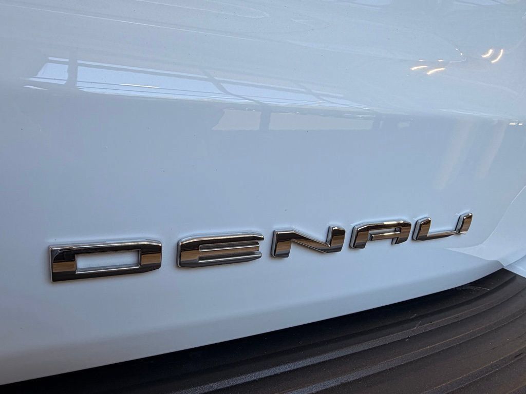 Used 2023 GMC Yukon Denali AWD/4WD image 8