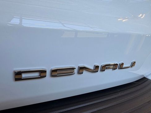 Used 2023 GMC Yukon Denali AWD/4WD image 8
