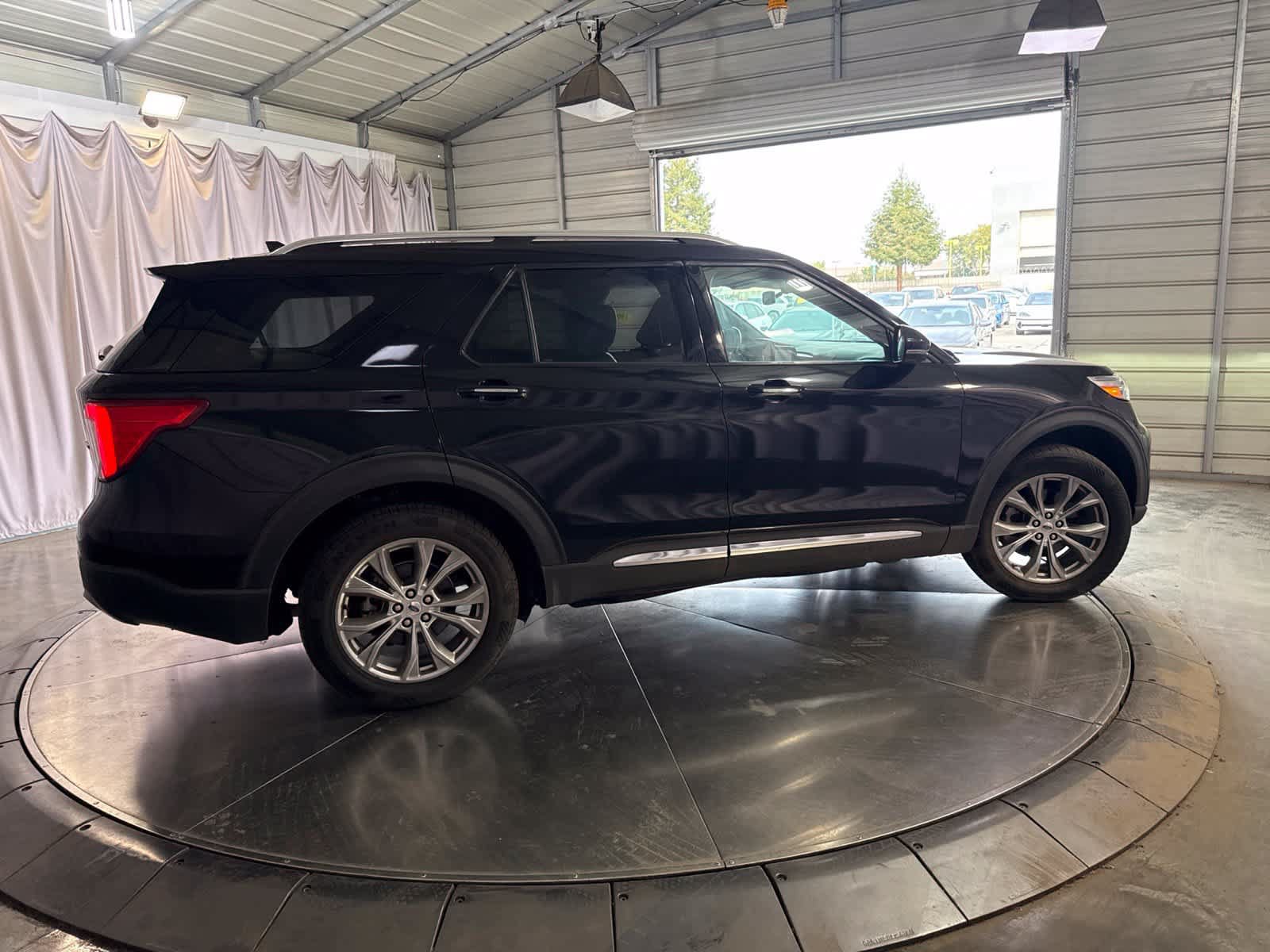 Used 2022 Ford Explorer Limited w/ Equipment Group 301A AWD/4WD image 4