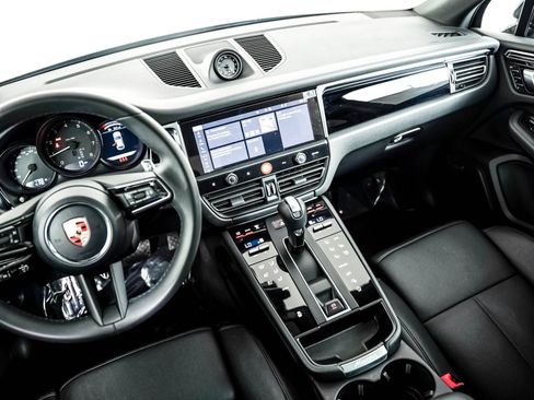 Used 2026 Porsche Macan AWD/4WD image 19