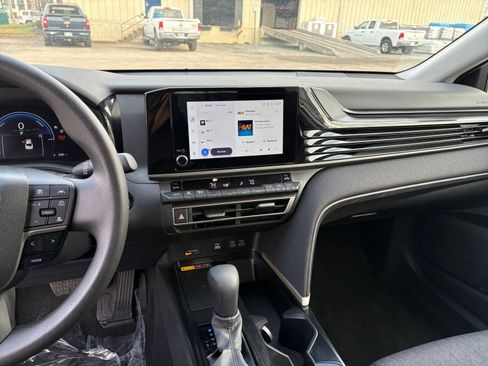 Used 2025 Toyota Camry LE image 18