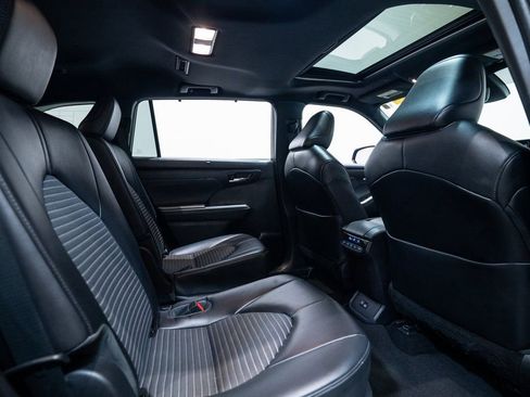 Used 2022 Toyota Highlander XSE image 33