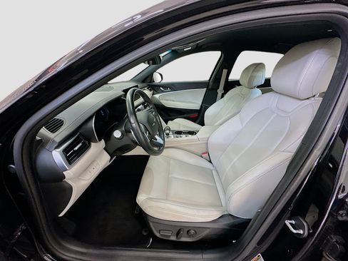 Used 2024 Genesis G70 2.5T image 13